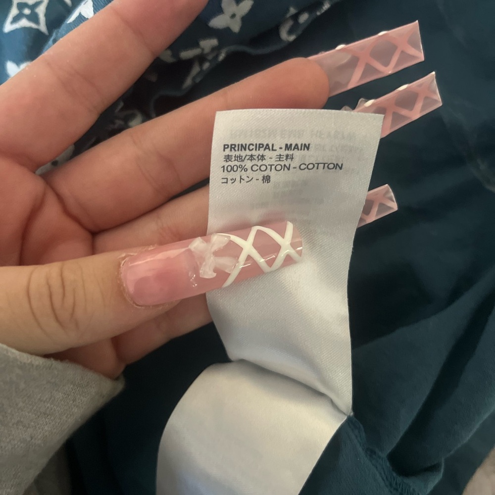 Authentic Louis Vuitton tshirt. - Picture 7 of 7